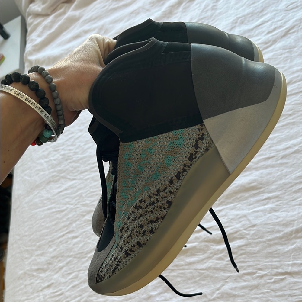 Yeezy Gray and Blue Athletic Shoes with High-Top Design - Picture 4 of 5